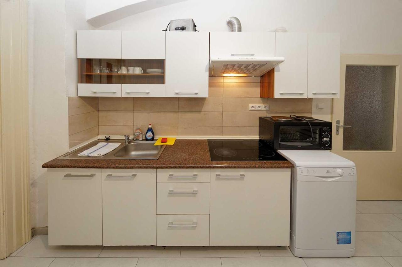 Apartment Americka 8 Praha Bagian luar foto
